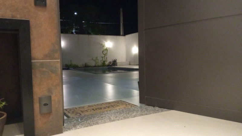 Casa à venda Praia do Estaleiro com 296m² e 3 quartos por R$ 2.850.000 - 1891508564-foto-porta-patio.jpeg