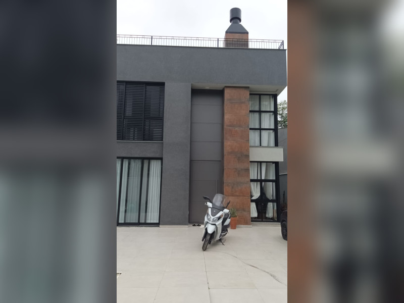 Casa à venda Praia do Estaleiro com 296m² e 3 quartos por R$ 2.850.000 - foto-fachada.jpeg