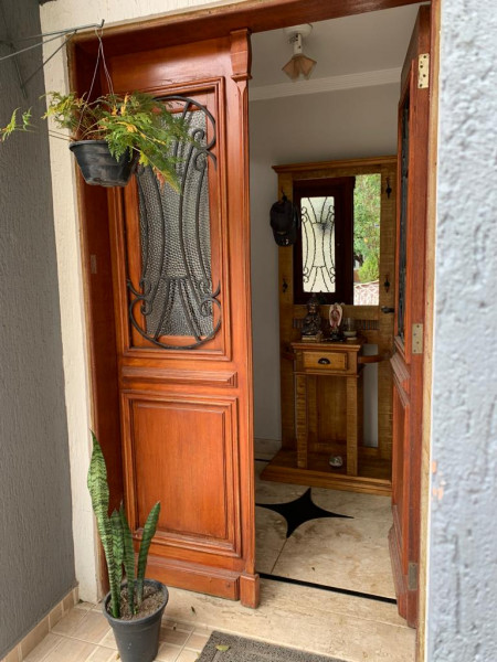 Casa de condomínio à venda Transurb com 276m² e 3 quartos por R$ 950.000 - 1508503733-20-porta-da-entrada-principal.jpeg