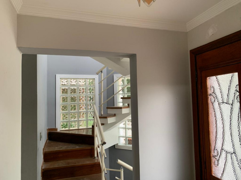 Casa de condomínio à venda Transurb com 276m² e 3 quartos por R$ 950.000 - 1693993462-36-escada-i.jpeg