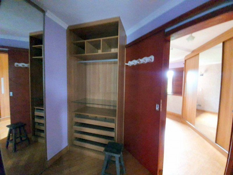 Casa de condomínio à venda Transurb com 276m² e 3 quartos por R$ 950.000 - 1726144778-45-closet-i.jpg