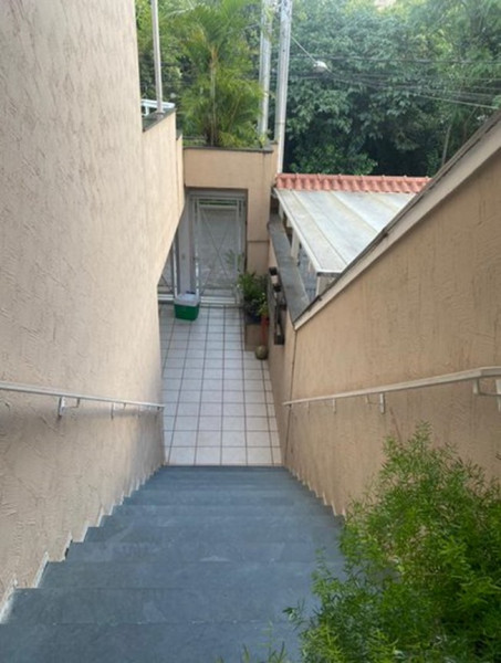 Casa à venda Jardim Odete com 167m² e 3 quartos por R$ 780.000 - 1241355782-escada-principal-entrada.jpg