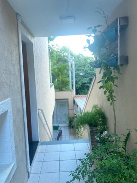 Casa à venda Jardim Odete com 167m² e 3 quartos por R$ 780.000 - 1876406814-saida-sala-escada.jpg