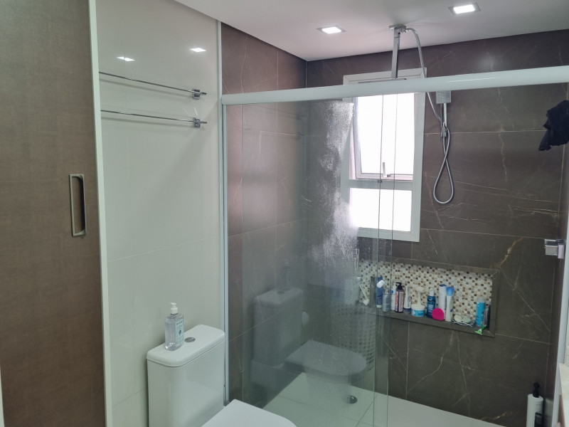 Apartamento à venda Vila Suzana com 238m² e 3 quartos por R$ 2.700.000 - 1481802228-banheirosuite2.jpg