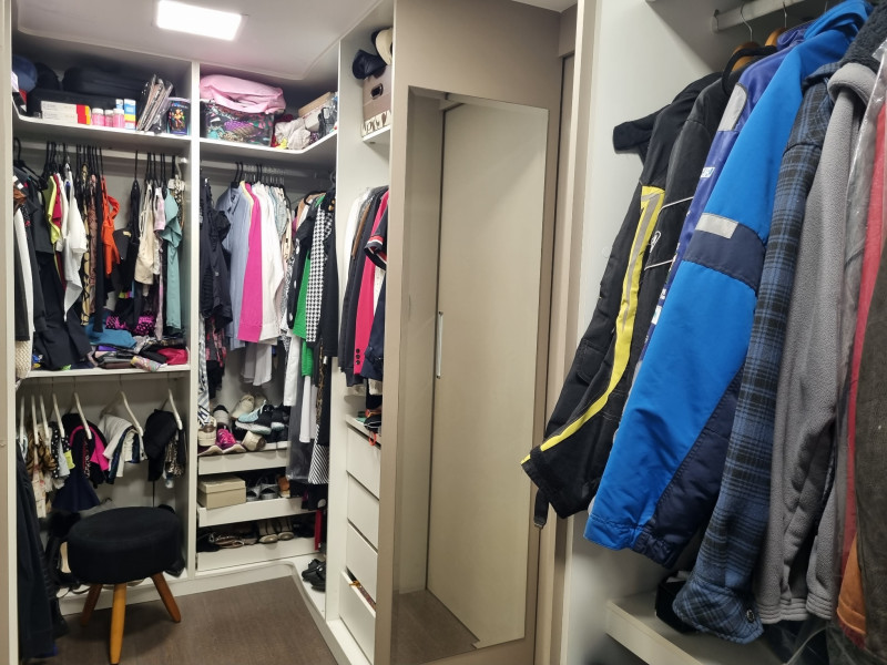 Apartamento à venda Vila Suzana com 238m² e 3 quartos por R$ 2.700.000 - 1972371201-closet1.jpg