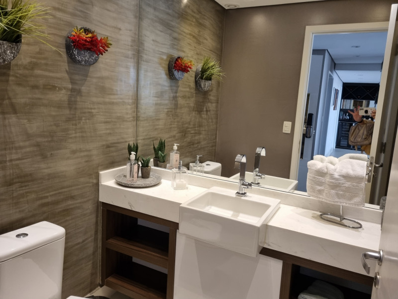 Apartamento à venda Vila Suzana com 238m² e 3 quartos por R$ 2.700.000 - 464920962-lavabo.jpg