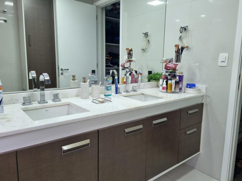Apartamento à venda Vila Suzana com 238m² e 3 quartos por R$ 2.700.000 - 75446349-banheiro-suite.jpg