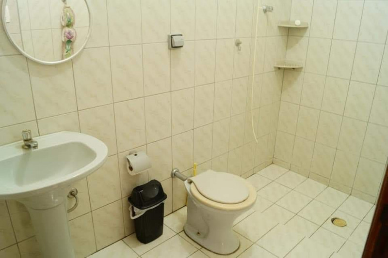 Casa à venda Vila Menino Jesus com 320m² e 4 quartos por R$ 370.000 - 116691453-banheiro-piso-inferior.jpeg
