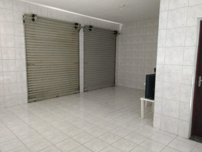 Casa à venda Vila Menino Jesus com 320m² e 4 quartos por R$ 370.000 - 1185391279-porta-salao-dentro.jpeg