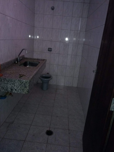 Casa à venda Vila Menino Jesus com 320m² e 4 quartos por R$ 370.000 - 517661511-banheiro-salao.jpeg