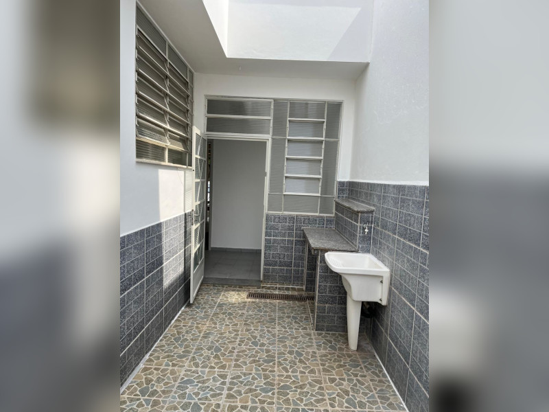 Casa à venda Jardim Merci II com 224m² e 3 quartos por R$ 960.000 - tanque-corredor.jpg