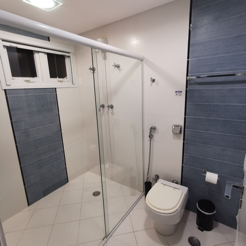 Casa de condomínio à venda Enseada com 800m² e 7 quartos por R$ 4.500.000 - 2098849108-banheiro-suite-2.jpg