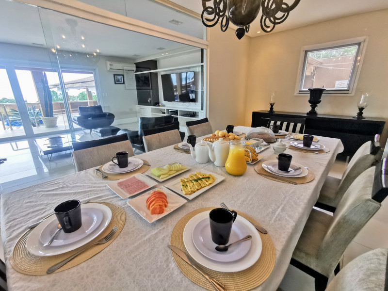 Casa de condomínio à venda Enseada com 800m² e 7 quartos por R$ 4.500.000 - 2107670909-cafe-da-manha-1.jpg