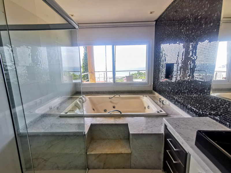 Casa de condomínio à venda Enseada com 800m² e 7 quartos por R$ 4.500.000 - 716781153-banheiro-suite-1-4.jpg