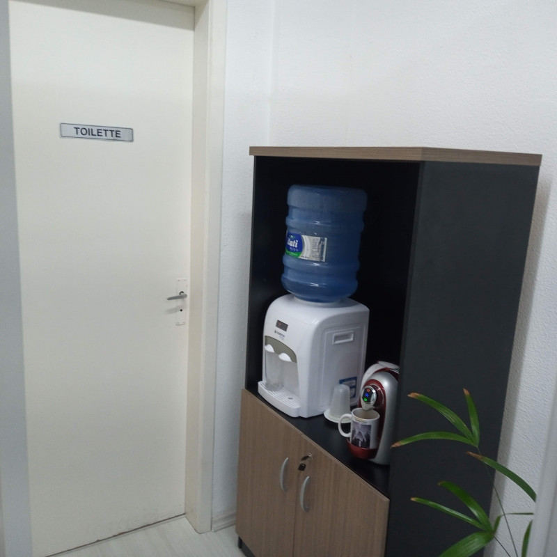 Comercial à venda Centro com 41m² e 1 quarto por R$ 190.000 - 1408410869-img-20220428-135306-553.jpg