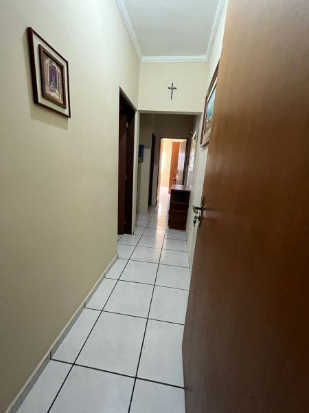 Casa à venda Jordanópolis com 129m² e 3 quartos por R$ 700.000 - 1757587101-corredorinterno.jpg