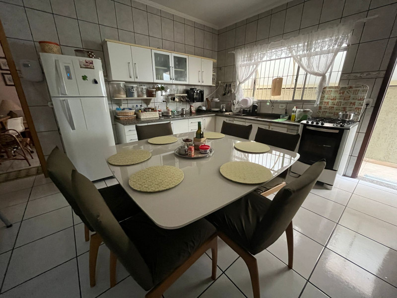 Casa à venda Jordanópolis com 129m² e 3 quartos por R$ 700.000 - 852526819-cozinha.jpg