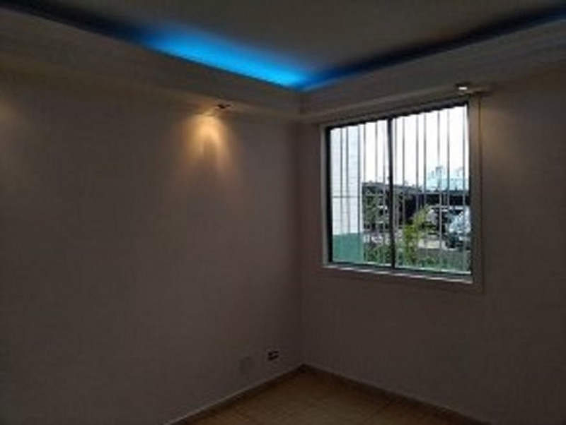 Apartamento à venda Conjunto Habitacional Barreira Grande com 47m² e 3 quartos por R$ 230.000 - 190641064-sala-janela.jpg