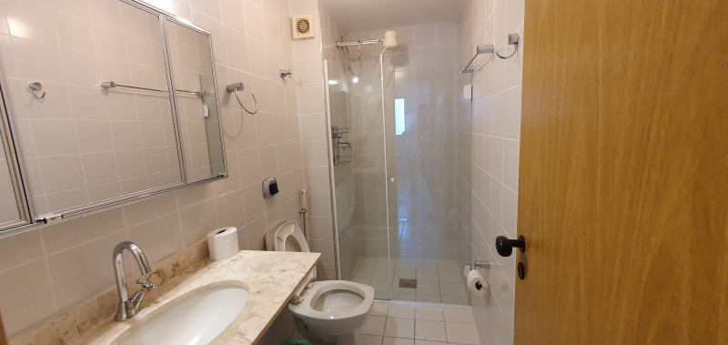 Apartamento à venda Jardim das Colinas com 75m² e 3 quartos por R$ 470.000 - 232367498-wc-social-1.jpg