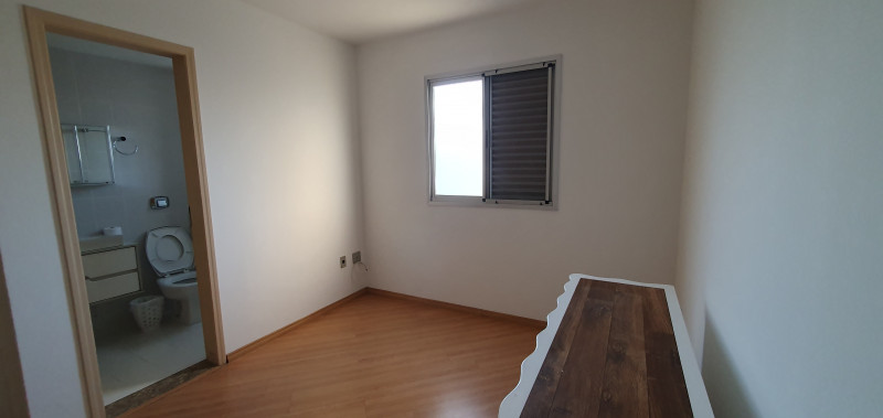 Apartamento à venda Jardim das Colinas com 75m² e 3 quartos por R$ 470.000 - 304729317-quarto-suite-2.jpg