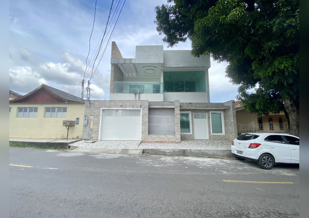 imóvel com 304m²