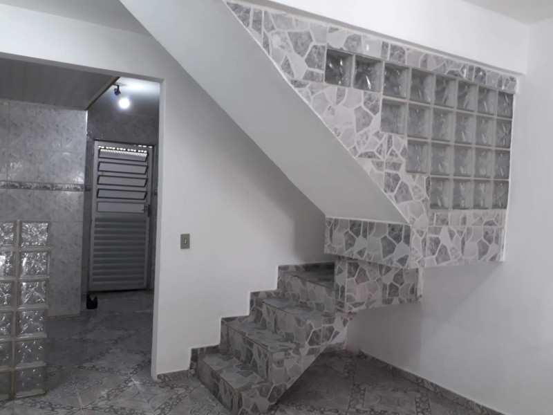 Casa de condomínio à venda Conj. City Jaragua com 80m² e 2 quartos por R$ 225.000 - 1145602721-escada-acesso-andar-superior.jpg