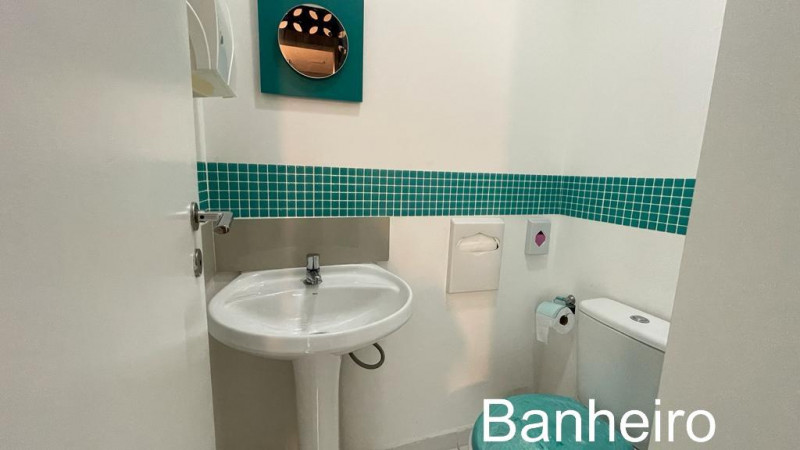 Comercial à venda Centro com 37m² e 1 quarto por R$ 370.000 - 156420220-foto7-banheiro.jpg