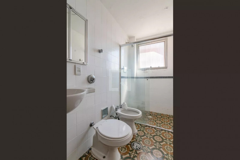 Apartamento à venda Perdizes com 120m² e 3 quartos por R$ 950.000 - 1256123420-banheiro1.jpg