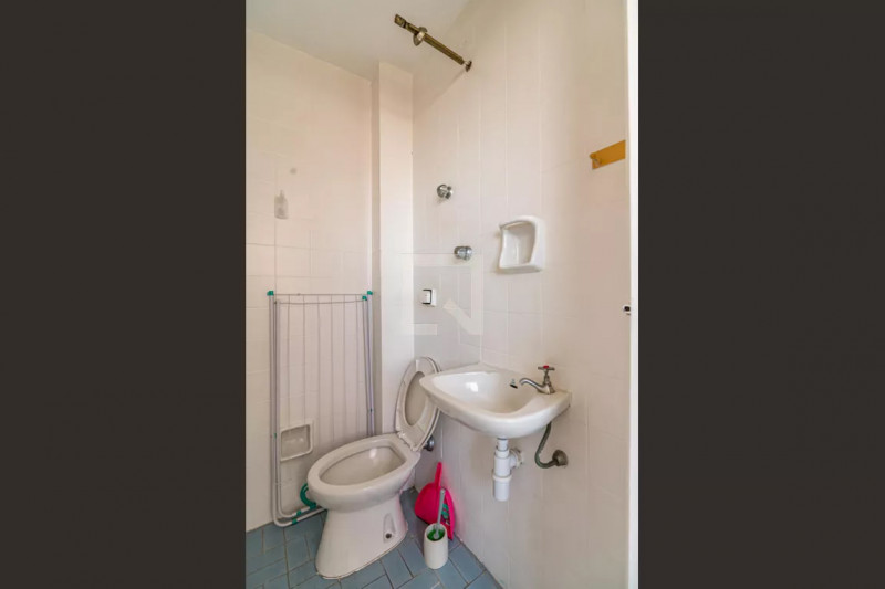 Apartamento à venda Perdizes com 120m² e 3 quartos por R$ 950.000 - 75809134-banheiro-servico-1.jpg