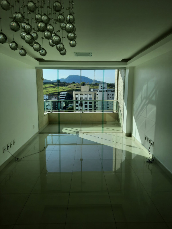 Apartamento à venda Centro com 114m² e 2 quartos por R$ 350.000 - 1872596747-sala-e-sacada.jpg