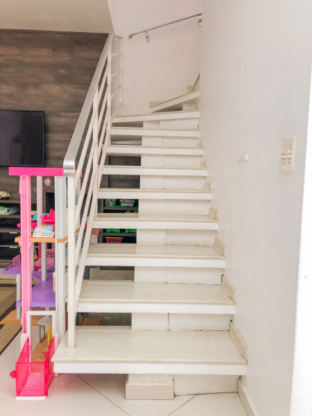Casa de condomínio à venda Jardim Barbacena com 100m² e 3 quartos por R$ 620.000 - 2055871396-6-escada.jpg