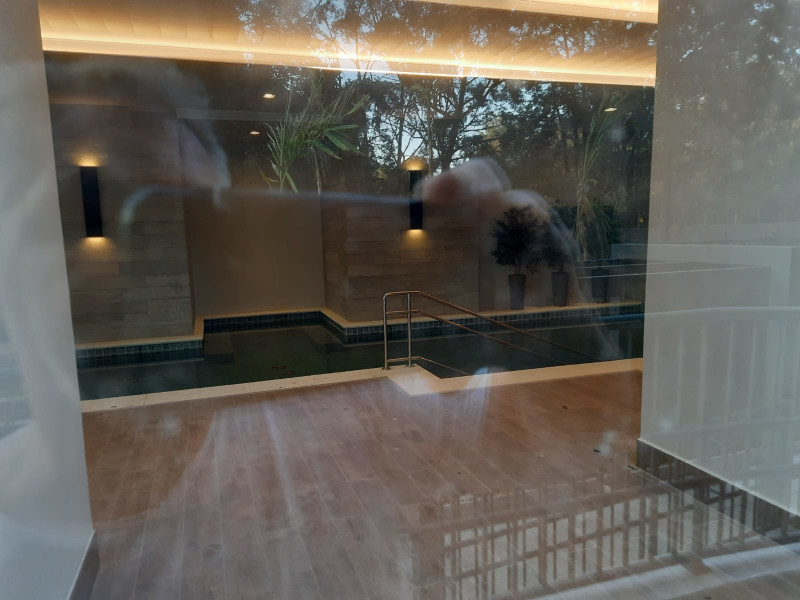 Apartamento à venda Vila Yara com 157m² e 4 quartos por R$ 1.980.000 - piscina-coberta-com-sauna-integrada.jpeg