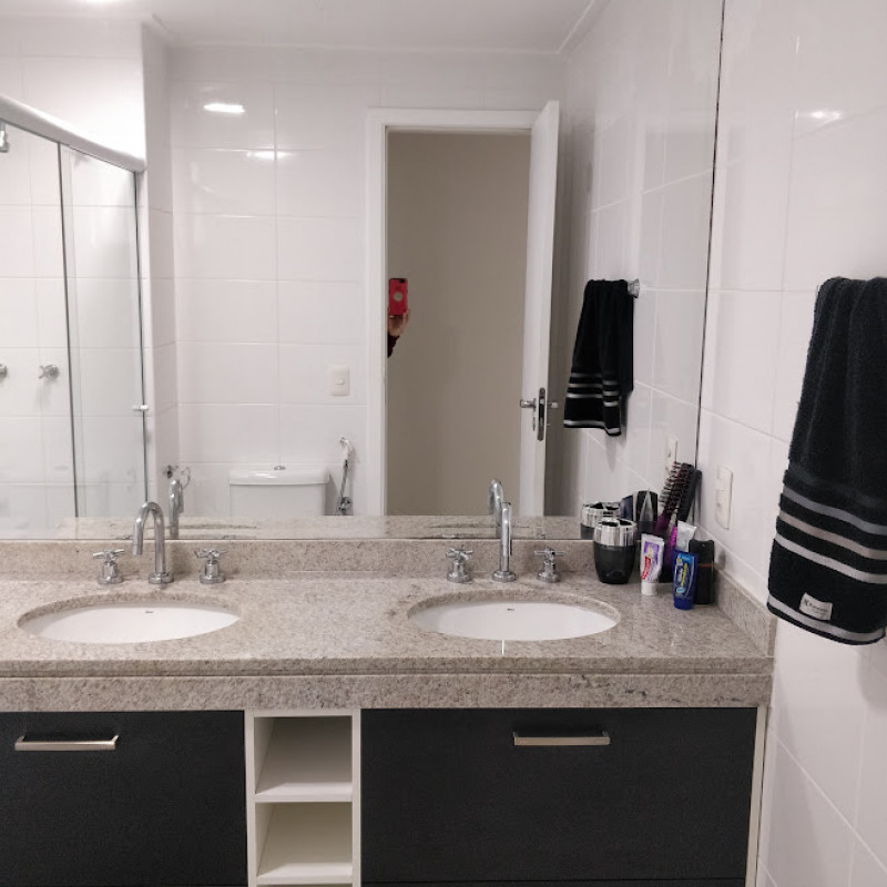 Apartamento à venda Jardim Belmar com 158m² e 4 quartos por R$ 1.550.000 - 1067519877-banheiro-suite-master.jpg