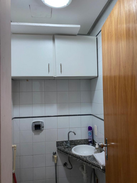 Comercial à venda Vila Isabel com 35m² e 1 quarto por R$ 160.000 - 661214301-sala-6-banheiro-interno.jpg