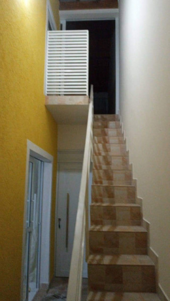 Casa à venda Jardim Monte Verde (Caucaia do Alto) com 125m² e 2 quartos por R$ 450.000 - 1040462542-escada-sala.jpg