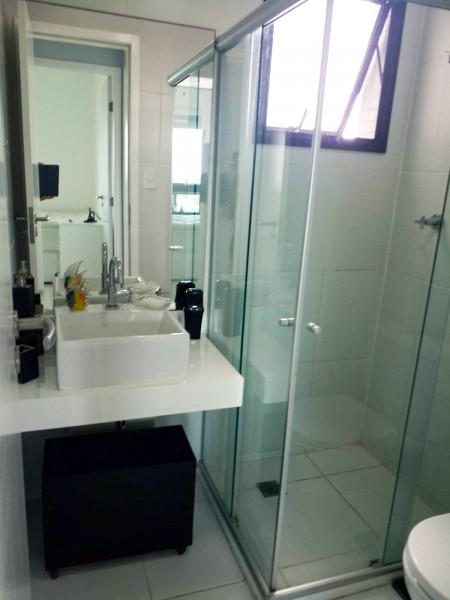Apartamento à venda Paralela com 84m² e 2 quartos por R$ 860.000 - 1326385154-15-banheiro-1.jpg