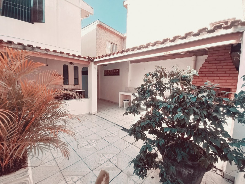 Casa à venda Paulicéia com 171m² e 3 quartos por R$ 645.000 - 2033198577-quintal-e-area-churrasqueira.jpg