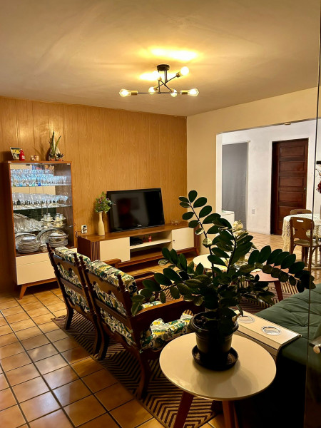 Casa à venda Petrópolis com 520m² e 17 quartos por R$ 850.000 - 778565444-e53fdb47-49ed-447e-8e9d-7ef7704a383e.jpeg