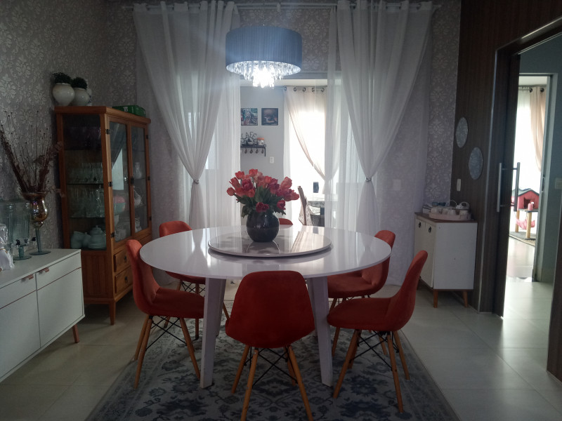 Casa à venda Novo Mundo com 300m² e 4 quartos por R$ 1.200.000 - 667977071-20230710-093622.jpg