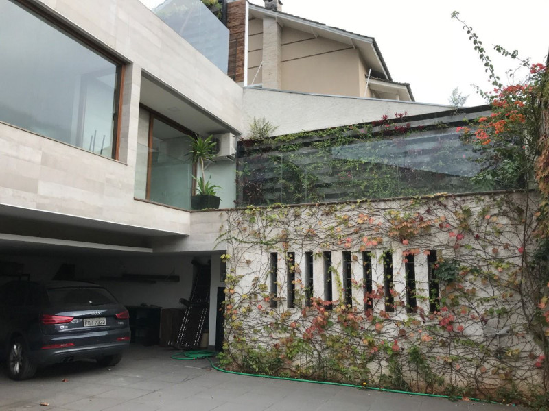 Casa à venda Parque dos Príncipes com 629m² e 4 quartos por R$ 1.975.000 - garagem-parede-verde.jpg