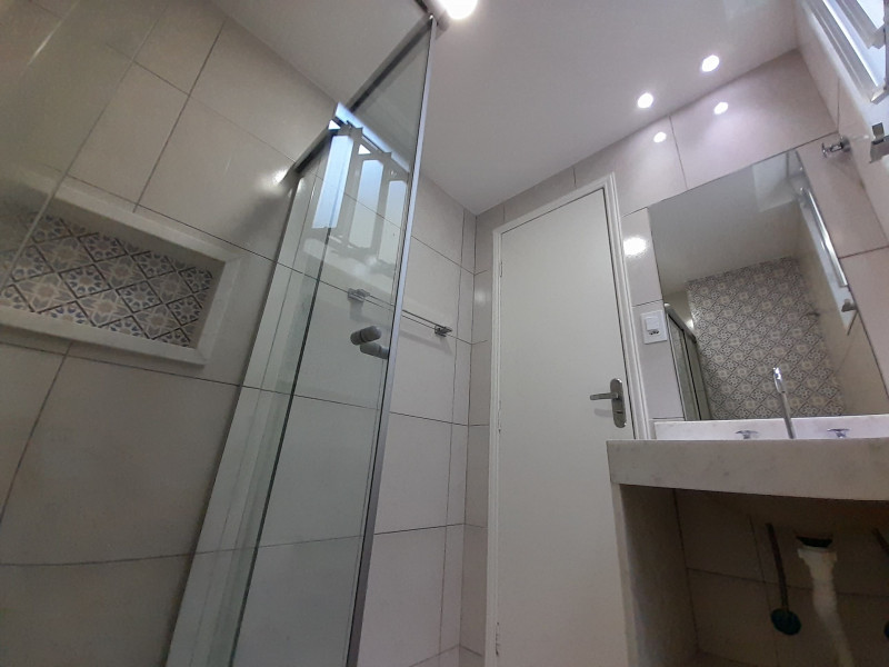 Apartamento à venda Barra da Tijuca com 44m² e 1 quarto por R$ 310.000 - 958934230-34-banheiro.jpg