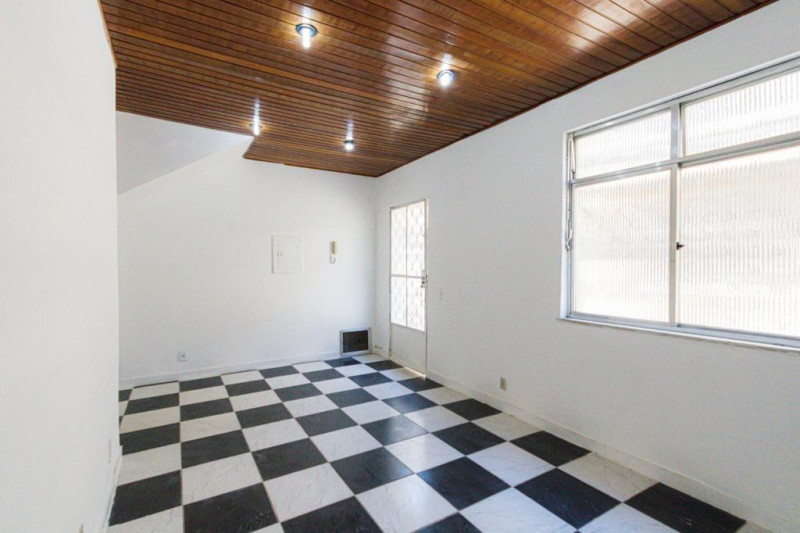 Casa de condomínio à venda Vila Valqueire com 210m² e 5 quartos por R$ 400.000 - 1355366435-60edbded-7a0b-408a-a59f-b984c87a1e73.jpeg