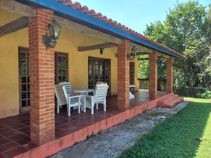 Sítio à venda Centro com 115000m² e 16 quartos por R$ 2.900.000 - 40-varanda-do-salao.jpg