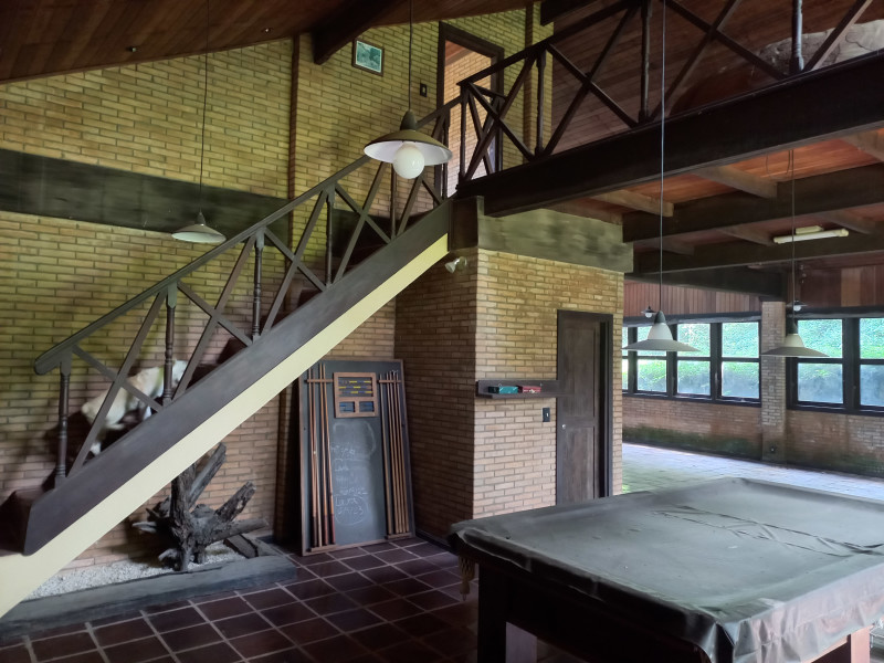 Sítio à venda Centro com 115000m² e 16 quartos por R$ 2.900.000 - 56-escada-para-o-mezanino.jpg