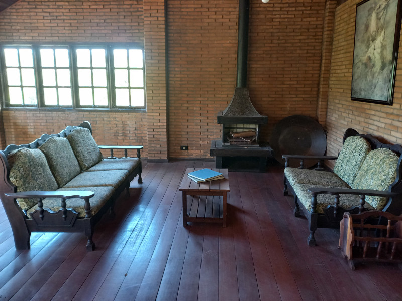 Sítio à venda Centro com 115000m² e 16 quartos por R$ 2.900.000 - 59-sala-de-lareira.jpg