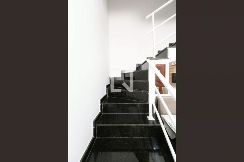 Casa de condomínio à venda Vl. Progresso (Zona Leste) com 65m² e 2 quartos por R$ 290.000 - 2091469608-escada-0.PNG