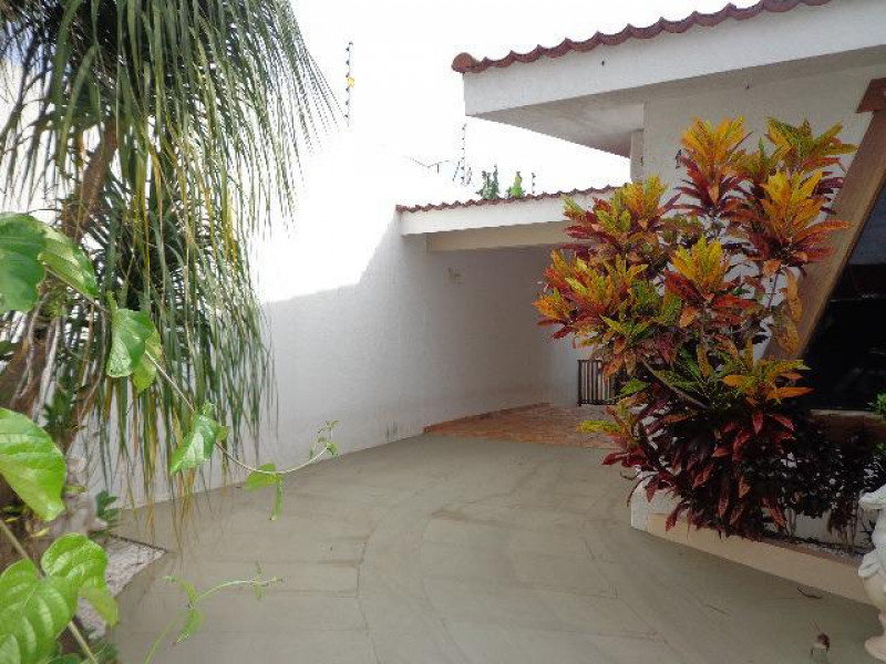 Casa à venda Centro com 382m² e 3 quartos por R$ 1.100 - 1053685521-79f8f42a-6a1a-4781-b870-ca05cff0d24a.jpeg