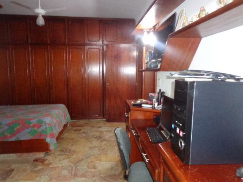 Casa à venda Centro com 382m² e 3 quartos por R$ 1.100 - 1631184899-fdf9f088-d2d8-44a8-8b82-e62b1e1f7753.jpeg