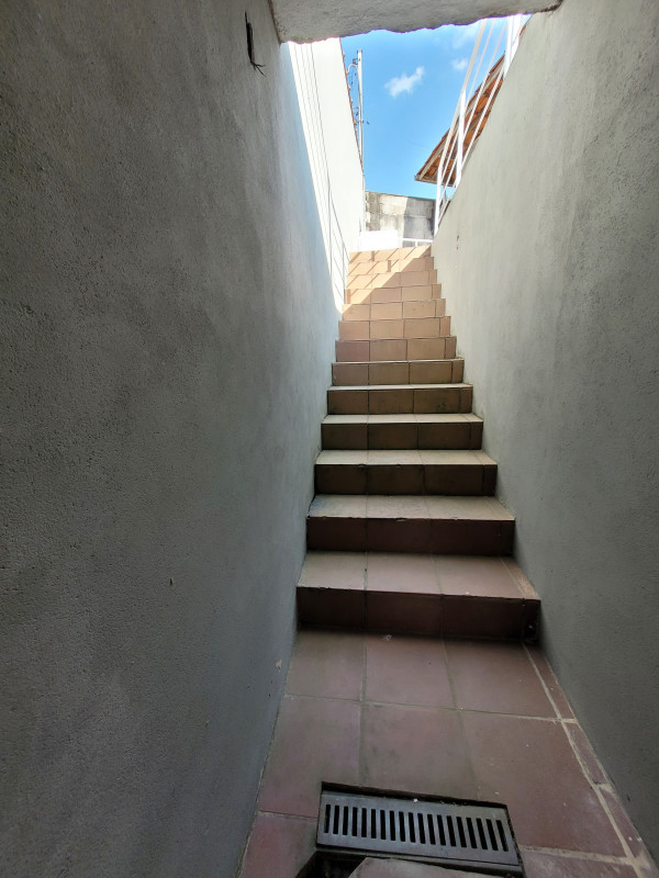 Casa à venda Suíssa com 213m² e 3 quartos por R$ 600.000 - 1568901726-escada-garagem.jpg