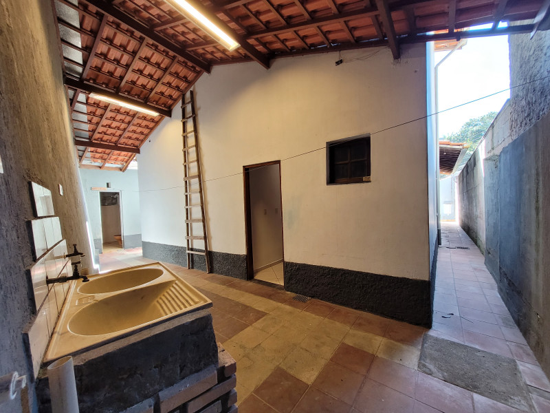Casa à venda Suíssa com 213m² e 3 quartos por R$ 600.000 - 342421505-fundos.jpg